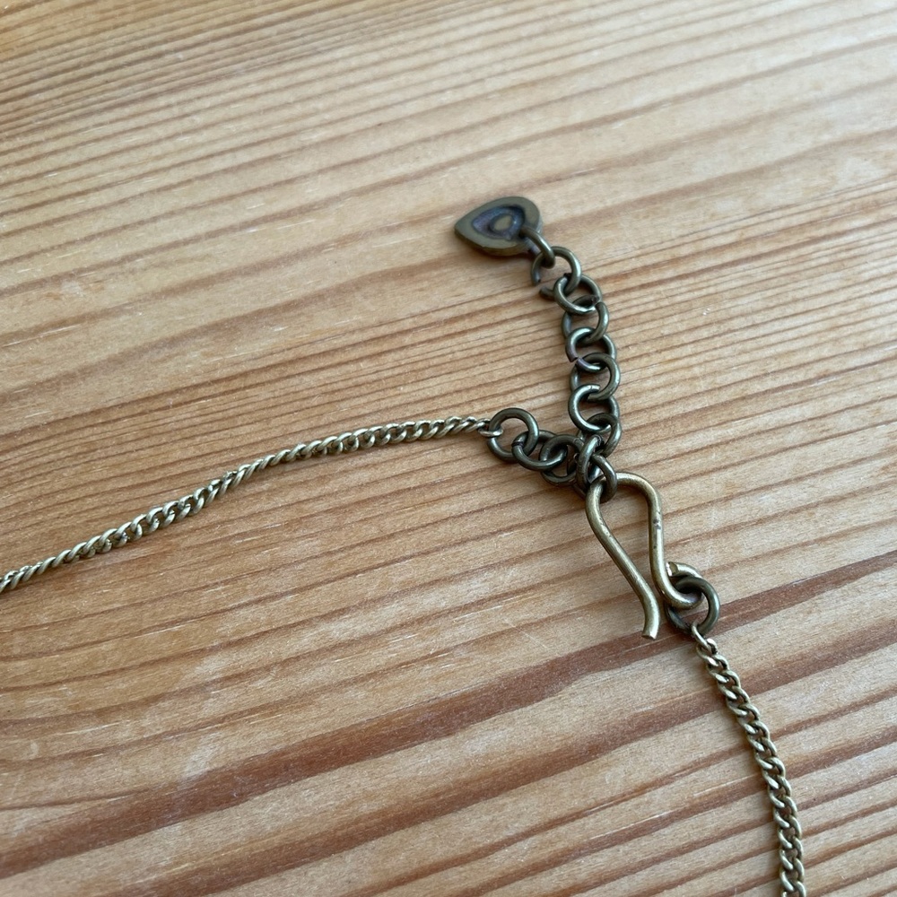 Hammered gold metal necklace - Picture 4 of 7